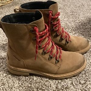Sorel boot size 7.5